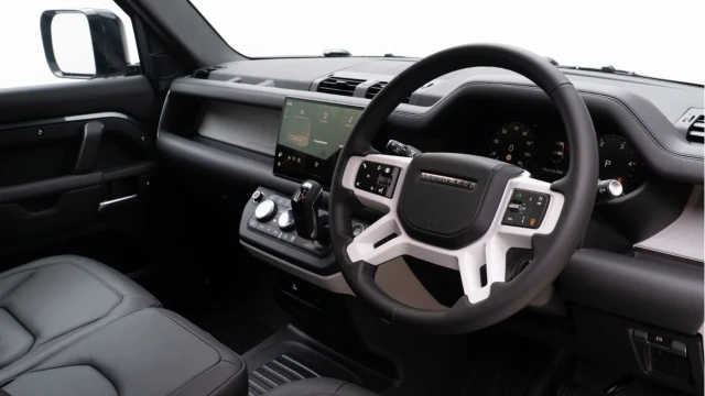 Land Rover Defender (25 Reg) 90 3.0 D350 X-Dynamic HSE Hard Top Commercial (3 Seat) (+VAT) Image 2