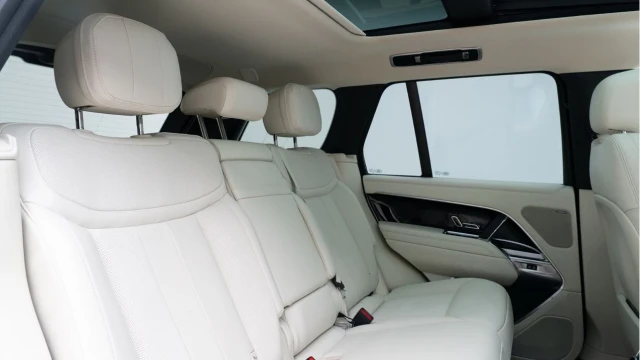 Land Rover Range Rover (24 Reg) 3.0 D350 SE (Shadow Pack) Image 8