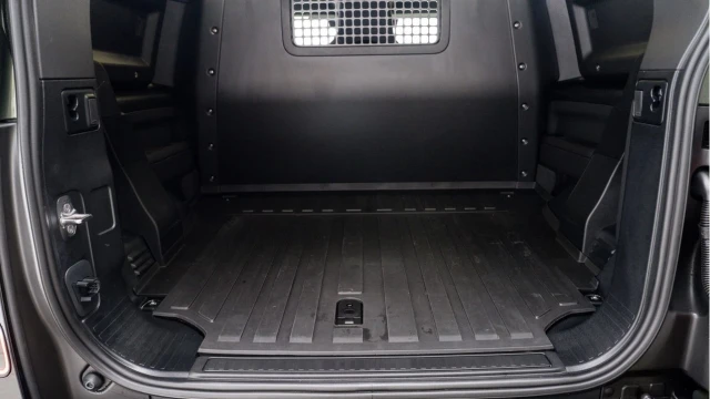 Land Rover Defender  (75 Reg) 90 3.0 D250 X-Dynamic SE Hard Top Commercial (3 Seat) (+VAT) Image 4