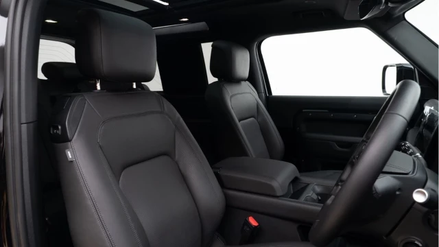 Land Rover Defender (74 Reg) 90 3.0 D350 X-Dynamic HSE (Black Pack) Image 3