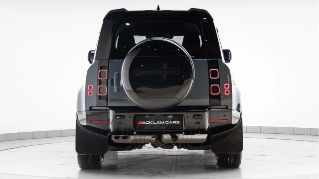 Land Rover Defender (25 Reg) 110 3.0 D250 X-Dynamic SE (Black Pack) Image 7