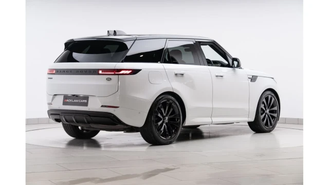 Land Rover Range Rover Sport (23 Reg) 3.0 D300 Dynamic SE (Black Pack) Image 5