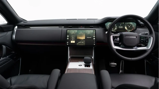 Land Rover Range Rover (25 Reg) 3.0 D350 HSE LWB 7 Seat (Shadow Pack) (VAT Q) Image 2