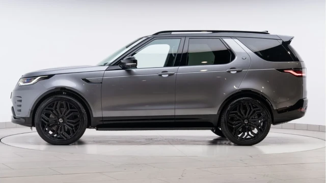 Land Rover Discovery (25 Reg) 3.0 D350 Dynamic HSE (Bespoke) (VAT Q) Image 4