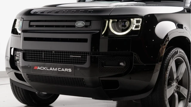 Land Rover Defender (72 Reg) 90 3.0 D250 X-Dynamic SE (Black Pack) Image 8