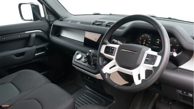 Land Rover Defender 90 (24 Reg) 90 3.0 D250 Hard Top Commercial (3 Seat) (+VAT) Image 2