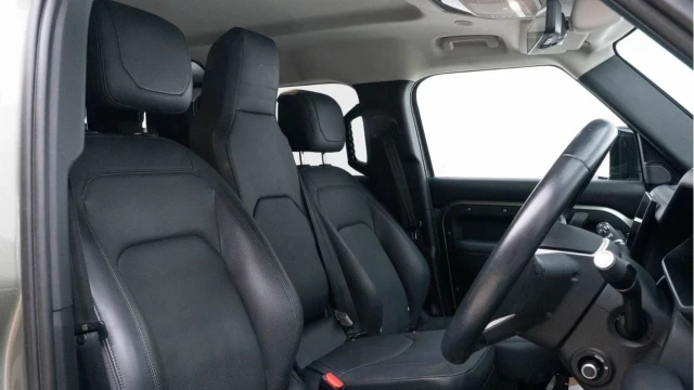 Land Rover Defender (23 Reg) 110 3.0 D250 HSE Hard Top (6 Seat) (+VAT) Image 3
