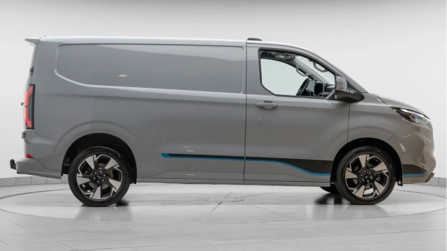 Ford Transit Custom (25 Reg) Custom 320 2.0 Ecoblue Sport (+VAT) Image 7