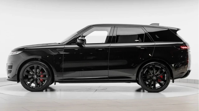 Land Rover Range Rover Sport (25 Reg) 3.0 D300 Dynamic SE (Black Pack) Image 4
