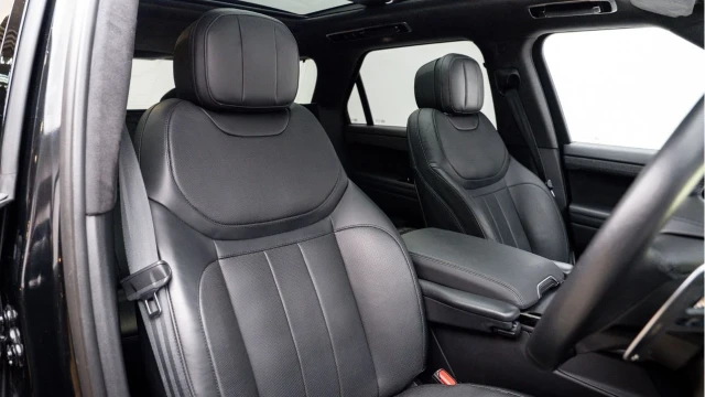 Land Rover Range Rover Sport (72 Reg) 3.0 D300 Autobiography (Black Pack) Image 3