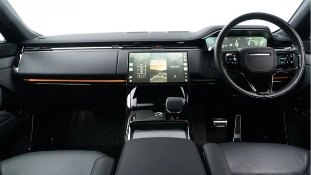 Land Rover Range Rover Sport (24 Reg) 3.0 D300 Dynamic SE (Black Pack) Image 2