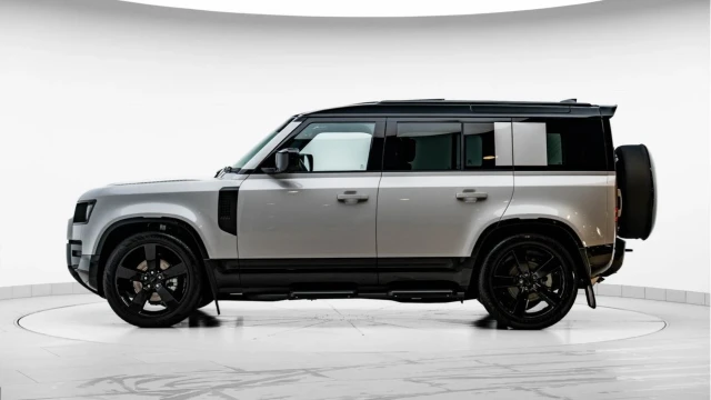 Land Rover Defender (75 Reg) 3.0 D250 X-Dynamic HSE Image 4