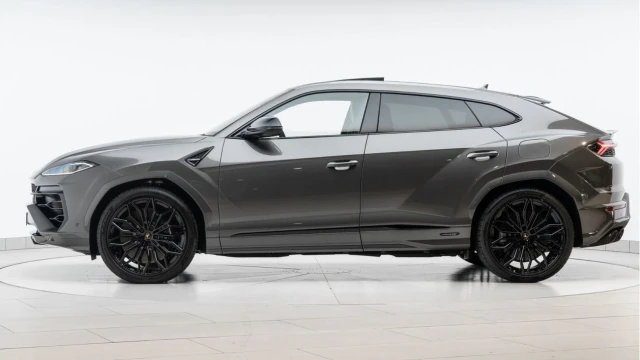Lamborghini Urus (25 Reg) 4.0 V8 SE Hybrid Image 4