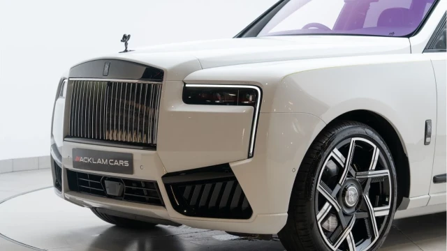 Rolls-Royce Cullinan (74 Reg) 6.75 V12 Black Badge Series II (VAT Q) Image 7