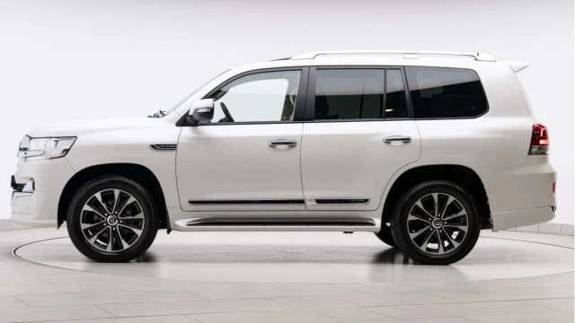 Toyota Land Cruiser (22 Reg) 4.0 V6 VXR (LHD) (8 Seat) Image 4