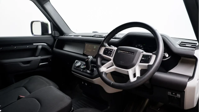 Land Rover Defender (24 Reg) 90 3.0 D250 Hard Top Commercial (3 Seat) (No VAT) Image 2