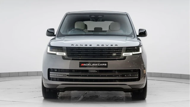 Land Rover Range Rover (25 Reg) 3.0 D300 HSE (Shadow) Image 4