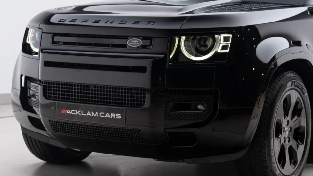 Land Rover Defender (74 Reg) 90 3.0 D350 X-Dynamic HSE (Black Pack) Image 8