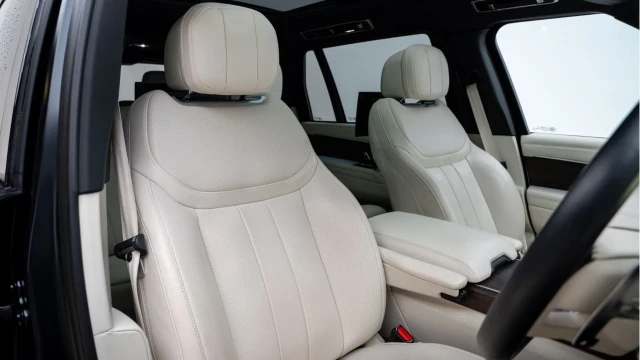 Land Rover Range Rover (23 Reg) 4.4 V8 P530 Autobiography LWB 7 Seat (SV Satin) Image 3