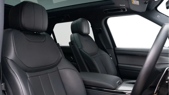 Land Rover Range Rover Sport (24 Reg) 3.0 D300 Dynamic SE (Black Pack) Image 3