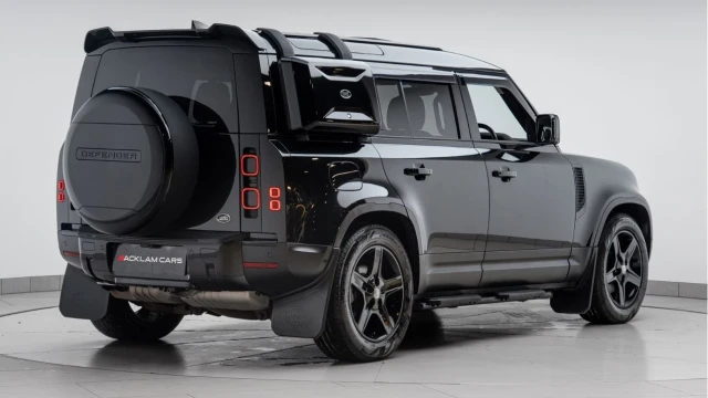 Land Rover Defender (71 Reg) 110 3.0 D250 SE (Black Pack) Image 6