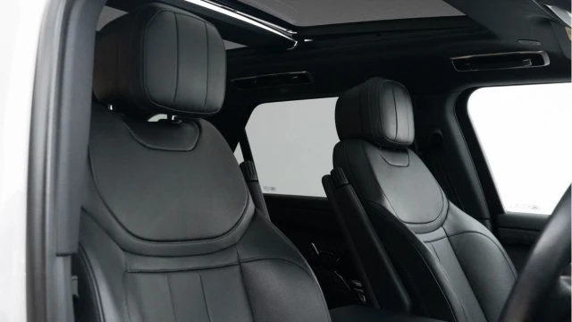 Land Rover Range Rover Sport (73 Reg) 3.0 D300 Dynamic SE (Black Pack) Image 3