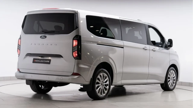 Ford Tourneo Custom (24 Reg) 320 2.0 Ecoblue Titanium (8 Seater) Image 6