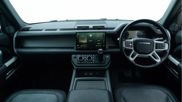 Land Rover Defender (23 Reg) 110 3.0 D300 X-Dynamic HSE (Black Pack) Image 2