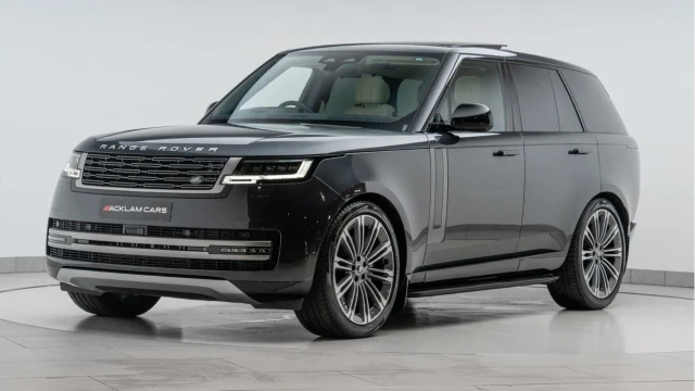 Land Rover Range Rover (74 Reg) 3.0 D350 HSE Image 8