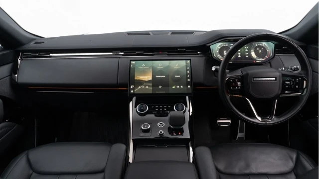 Land Rover Range Rover Sport (23 Reg) 3.0 D300 Dynamic SE (Black Pack) Image 2