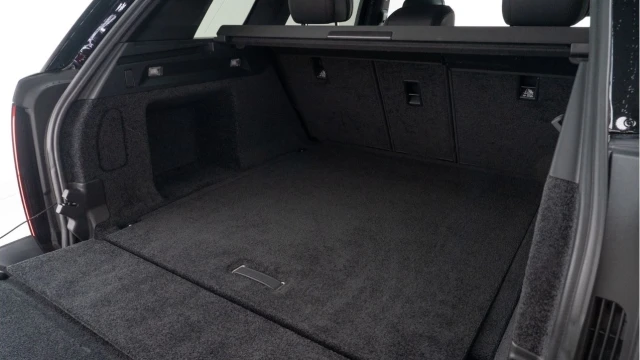 Land Rover Range Rover (75 Reg) 3.0 D300 Edition Image 7