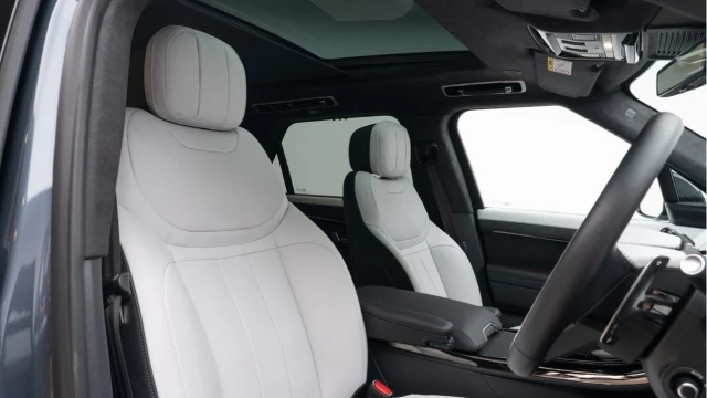 Land Rover Range Rover Sport (25 Reg) 4.4 V8 P530 Autobiography (Black Pack) Image 3