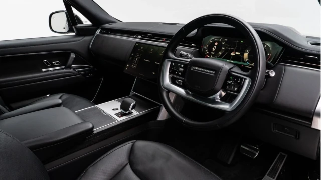 Land Rover Range Rover (24 Reg) 3.0 D300 HSE (Shadow Pack) Image 7