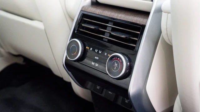 Land Rover Range Rover (72 Reg) 3.0 P440e SE Hybrid Image 8