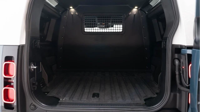 Land Rover Defender (23 Reg) 90 3.0 D250 Hard Top Commercial (+VAT) Image 4