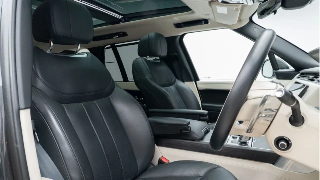 Land Rover Range Rover (23 Reg) 3.0 D350 Autobiography (Shadow Pack) Image 3