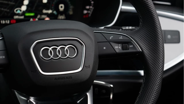 Audi Q3 (74 Reg) 2.0 40TFSI S Line Black Edition Quattro Sportback Image 7