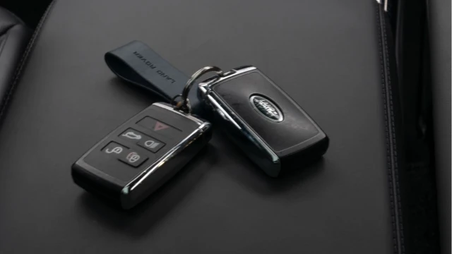 Land Rover Range Rover Sport (73 Reg) 3.0 D300 Dynamic SE (Black Pack) Image 5