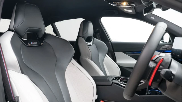 BMW M5 (74 Reg) 4.4 V8 Hybrid (Ultimate) Image 3