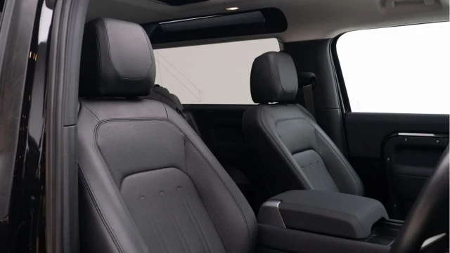 Land Rover Defender (22 Reg) 90 3.0 D250 XS Edition (Bespoke) Image 3