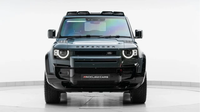 Land Rover Defender (24 Reg) 90 3.0 D250 SE Hard Top Commercial (+VAT) Image 5