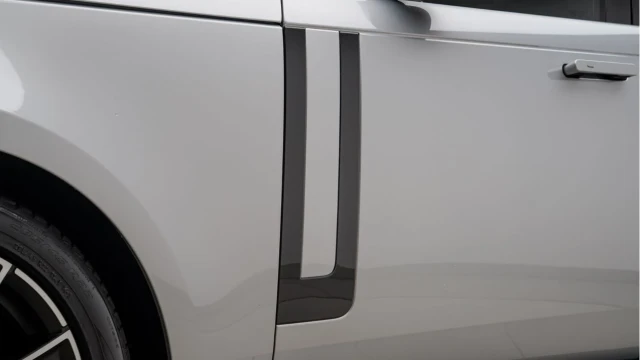 Land Rover Range Rover (23 Reg) 3.0 D300 HSE (Shadow Pack) Image 8