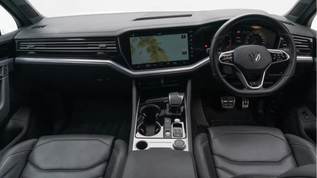 Volkswagen Touareg (23 Reg) 3.0TDI V6 R-Line Tech Image 2