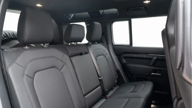 Land Rover Defender (25 Reg) 110 3.0 D250 S (6 Seat) (VAT Q) Image 6