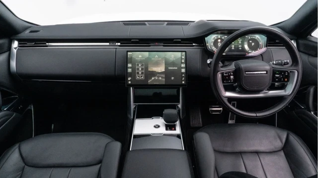Land Rover Range Rover (24 Reg) 3.0 D350 HSE (Shadow Pack) Image 2