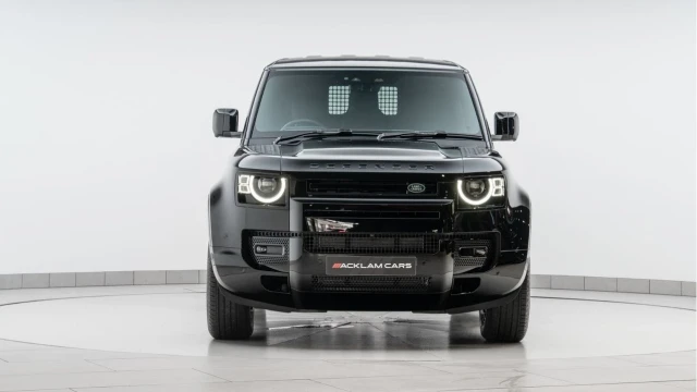 Land Rover Defender (25 Reg) 90 3.0 D350 X-Dynamic HSE Hard Top Commercial (3 Seat) (+VAT) Image 8