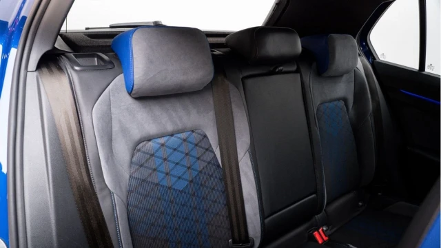 Volkswagen Golf R (73 Reg) 2.0TSI 4Motion (R Performance) Image 8