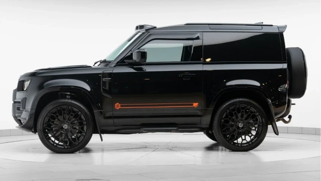 Land Rover Defender (25 Reg) 90 3.0 D250 X-Dynamic SE Hard Top Commercial (3 Seat) (+VAT) Image 4