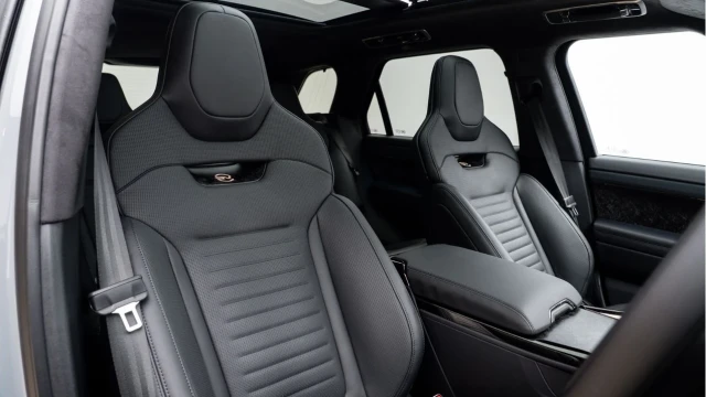 Land Rover Range Rover Sport (75 Reg) 4.4 V8 P635 Edition Two Image 3
