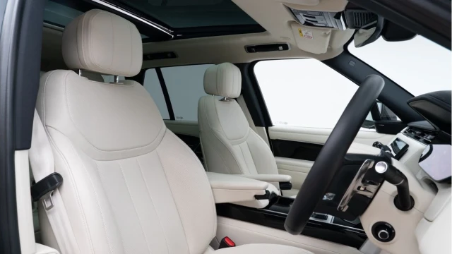 Land Rover Range Rover (24 Reg) 3.0 D350 SE (Shadow Pack) Image 3